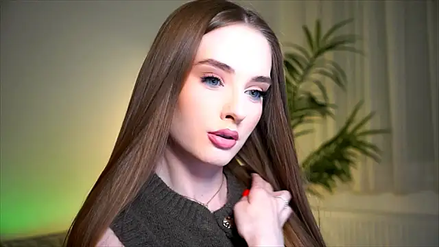 Snapshot of petitegonwiild chatting on 10.29.25 petitegonwiild online show from 10.29.25