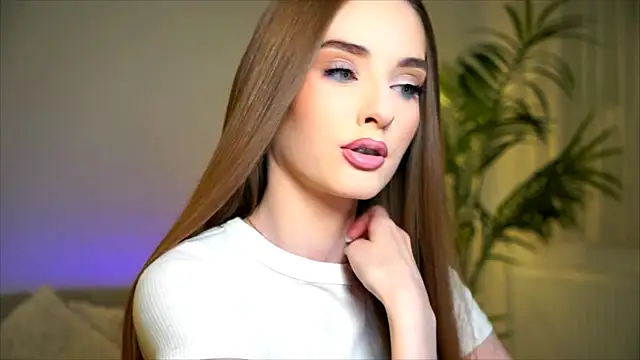 Snapshot of petitegonwiild chatting on 11.29.25 petitegonwiild online show from 11.29.25