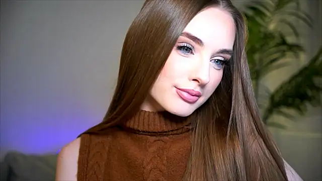 Snapshot of petitegonwiild chatting on 12.19.25 petitegonwiild online show from 12.19.25