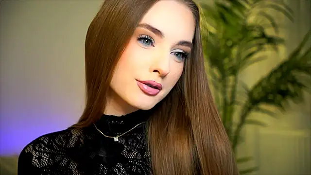 Snapshot of petitegonwiild chatting on 12.20.25 petitegonwiild online show from 12.20.25