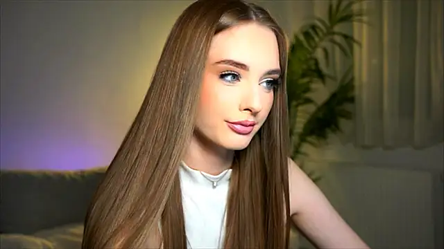 petitegonwiild online show from 04.08.26