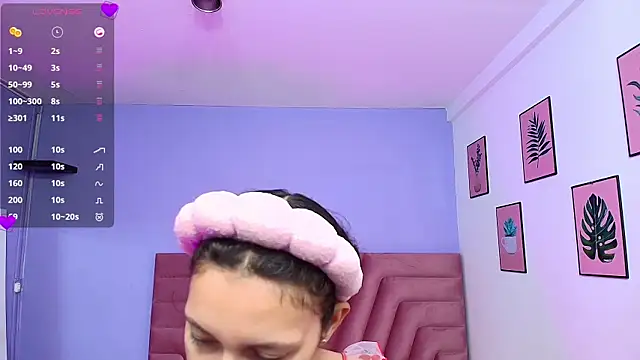 Snapshot of Beautifulskinny18 chatting on 02.05.25 Beautifulskinny18 online show from 02.05.25