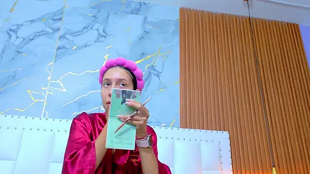 Snapshot of Beautifulskinny18 chatting on 09.14.25 Beautifulskinny18 online show from 09.14.25