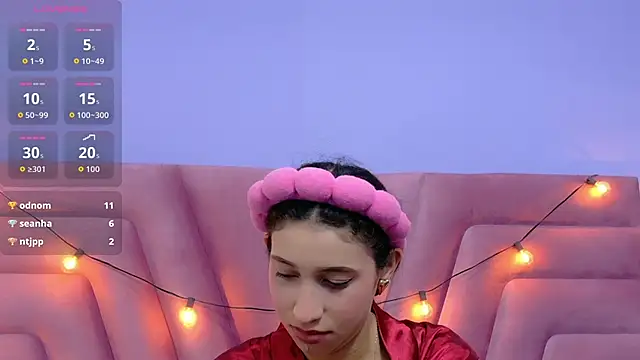 Snapshot of Beautifulskinny18 chatting on 10.11.25 Beautifulskinny18 online show from 10.11.25