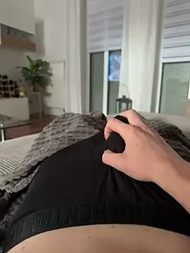 Snapshot of thorn0 chatting on 12.29.24 thorn0 online show from 12.29.24