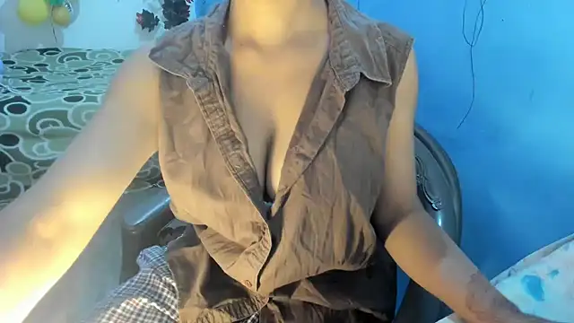 Snapshot of aarjulove chatting on 02.13.26 aarjulove online show from 02.13.26