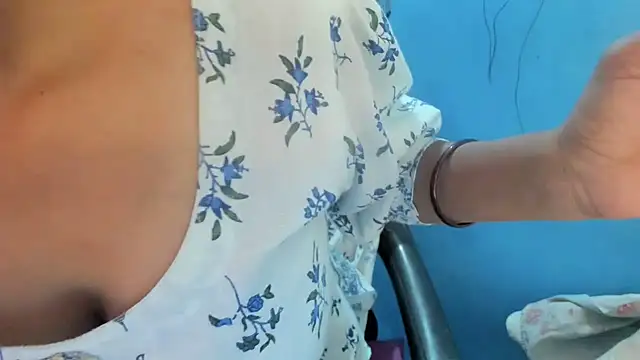 Snapshot of aarjulove chatting on 02.18.26 aarjulove online show from 02.18.26