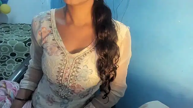 Snapshot of aarjulove chatting on 02.19.26 aarjulove online show from 02.19.26