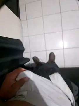 Snapshot of littleboyhot95 chatting on 09.18.25 littleboyhot95 online show from 09.18.25