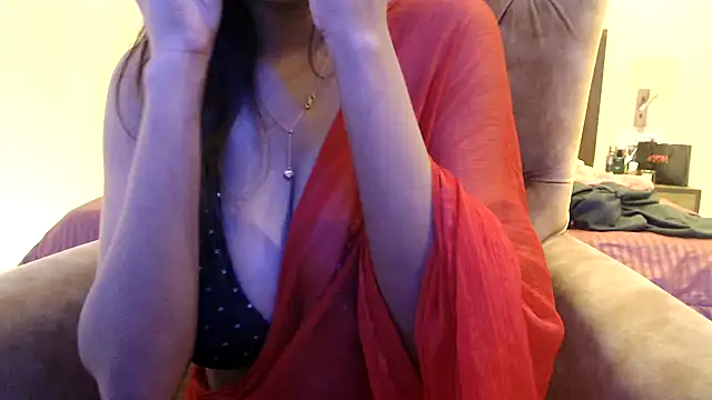 Snapshot of chhui_mui chatting on 01.16.25 chhui mui online show from 01.16.25