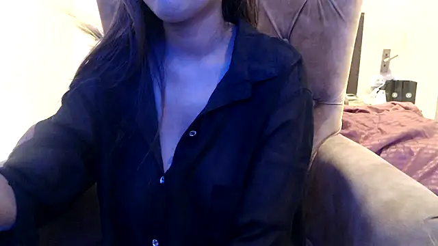 Snapshot of chhui_mui chatting on 03.03.25 chhui mui online show from 03.03.25