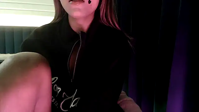 Snapshot of chhui_mui chatting on 02.08.26 chhui mui online show from 02.08.26