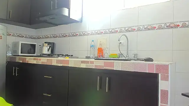 Snapshot of Emma-evans chatting on 10.12.25 Emma-evans online show from 10.12.25