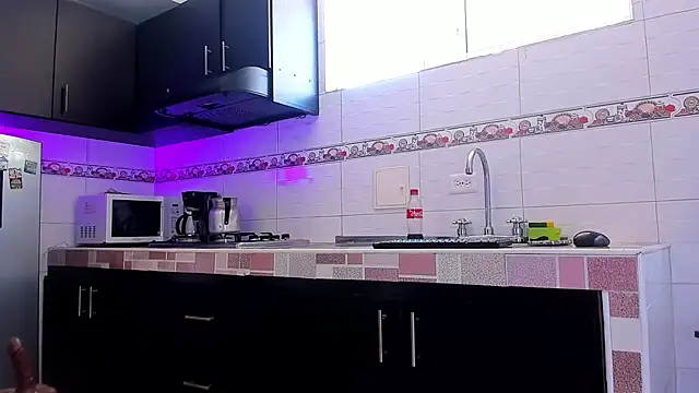 Snapshot of Emma-evans chatting on 11.01.25 Emma-evans online show from 11.01.25