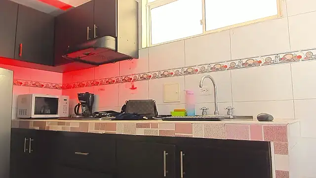 Snapshot of Emma-evans chatting on 01.10.26 Emma-evans online show from 01.10.26