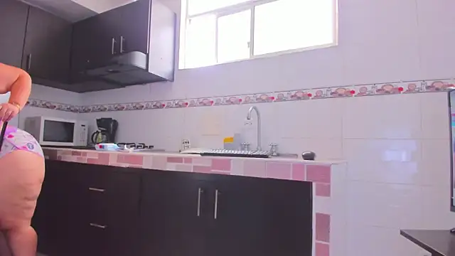 Snapshot of Emma-evans chatting on 03.09.26 Emma-evans online show from 03.09.26