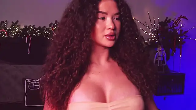 Snapshot of Denise_Garciia chatting on 12.25.24 Denise Garciia online show from 12.25.24