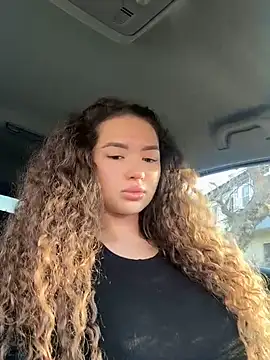 Snapshot of Denise_Garciia chatting on 02.14.25 Denise Garciia online show from 02.14.25