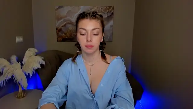 MollyMeltorr online show from 10.10.25