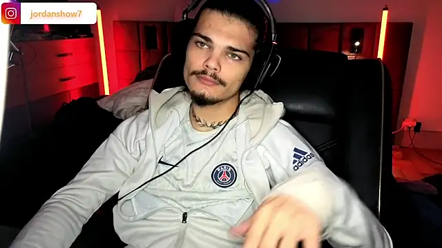 Snapshot of JordanShow chatting on 10.01.25 JordanShow online show from 10.01.25