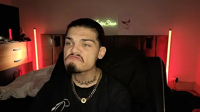 Snapshot of JordanShow chatting on 10.24.25 JordanShow online show from 10.24.25