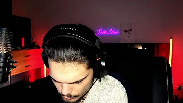 Snapshot of JordanShow chatting on 10.28.25 JordanShow online show from 10.28.25