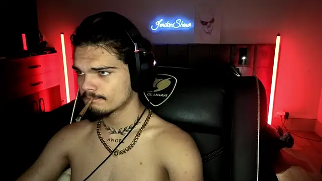 Snapshot of JordanShow chatting on 10.30.25 JordanShow online show from 10.30.25