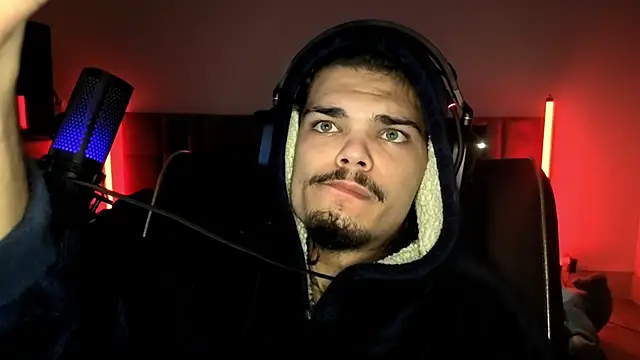 Snapshot of JordanShow chatting on 11.06.25 JordanShow online show from 11.06.25