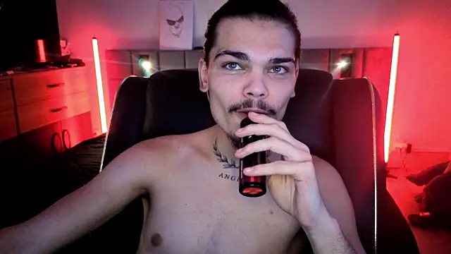 Snapshot of JordanShow chatting on 11.08.25 JordanShow online show from 11.08.25