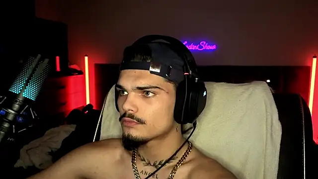 Snapshot of JordanShow chatting on 11.29.25 JordanShow online show from 11.29.25