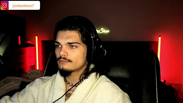 Snapshot of JordanShow chatting on 12.01.25 JordanShow online show from 12.01.25