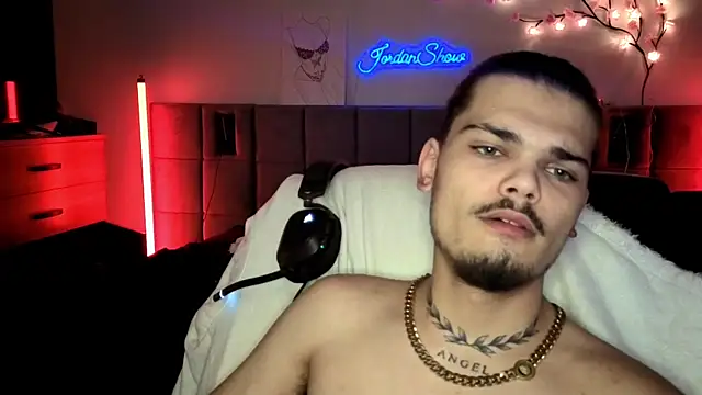 Snapshot of JordanShow chatting on 01.14.26 JordanShow online show from 01.14.26