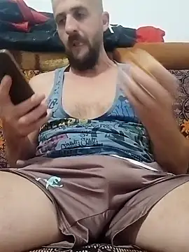 Snapshot of GrofLicno chatting on 10.26.25 GrofLicno online show from 10.26.25