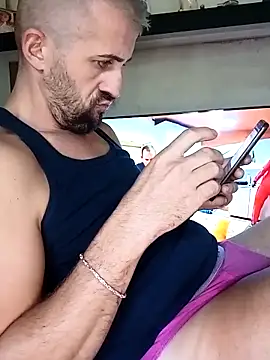 Snapshot of GrofLicno chatting on 11.05.25 GrofLicno online show from 11.05.25