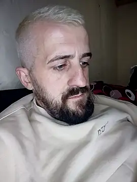 Snapshot of GrofLicno chatting on 12.14.25 GrofLicno online show from 12.14.25