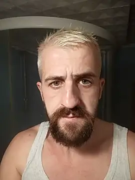 Snapshot of GrofLicno chatting on 12.18.25 GrofLicno online show from 12.18.25