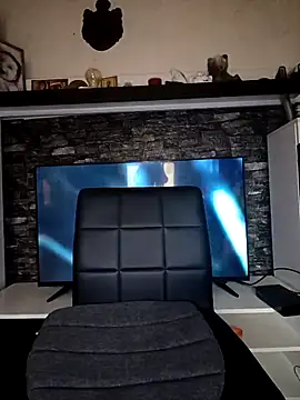 Snapshot of GrofLicno chatting on 12.21.25 GrofLicno online show from 12.21.25