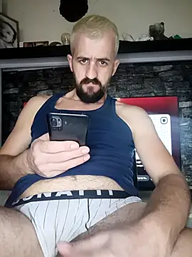 Snapshot of GrofLicno chatting on 12.22.25 GrofLicno online show from 12.22.25