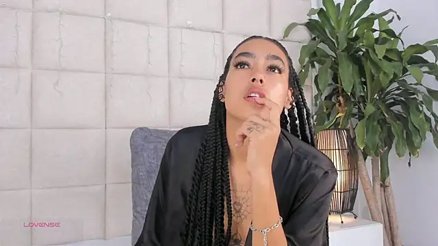 Snapshot of Nia_Bunny chatting on 12.30.24 Nia Bunny online show from 12.30.24