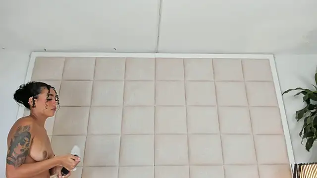 Snapshot of Nia_Bunny chatting on 01.15.25 Nia Bunny online show from 01.15.25