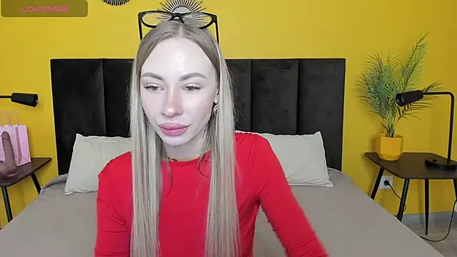 Snapshot of Diana_Garrett chatting on 04.11.26 Diana Garrett online show from 04.11.26