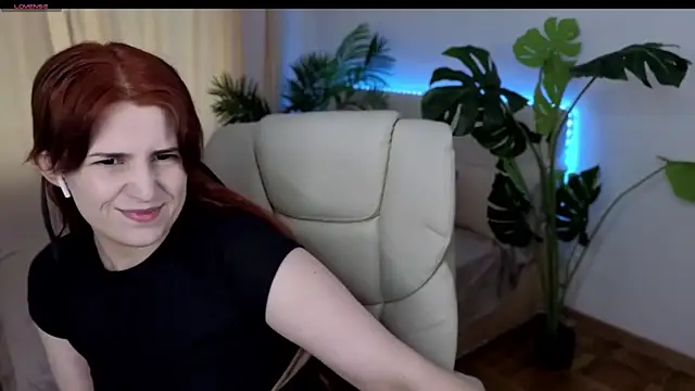 Snapshot of FoxyRayy chatting on 09.29.25 FoxyRayy online show from 09.29.25