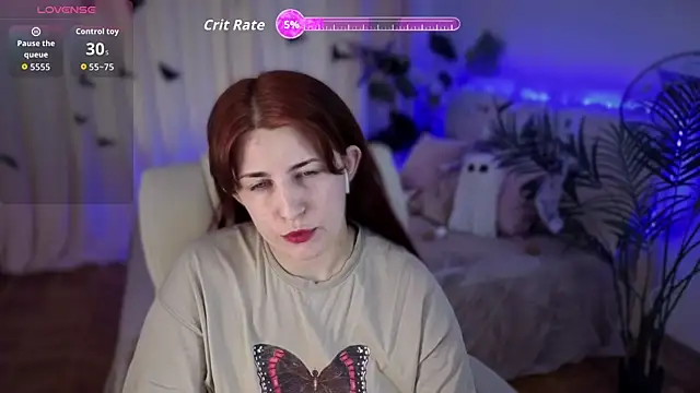 Snapshot of FoxyRayy chatting on 10.21.25 FoxyRayy online show from 10.21.25