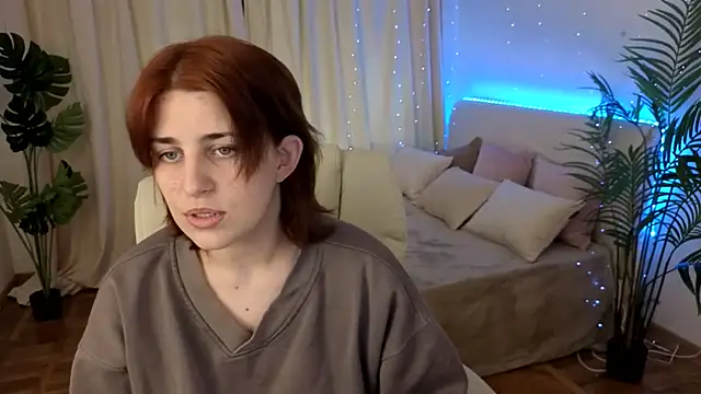 Snapshot of FoxyRayy chatting on 11.10.25 FoxyRayy online show from 11.10.25