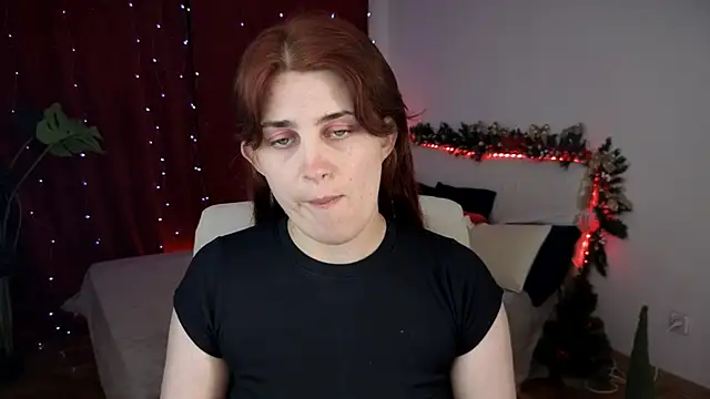 Snapshot of FoxyRayy chatting on 11.20.25 FoxyRayy online show from 11.20.25