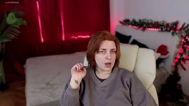 Snapshot of FoxyRayy chatting on 11.25.25 FoxyRayy online show from 11.25.25