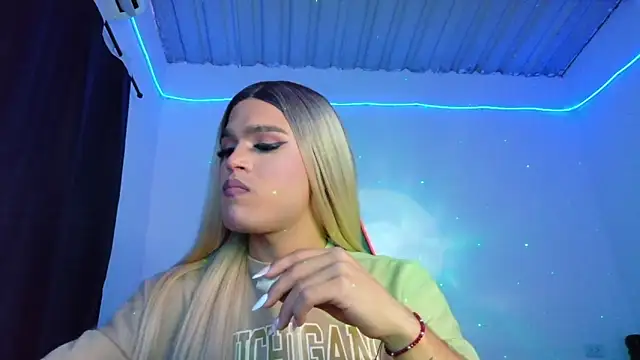 Snapshot of AllisonsweetZ chatting on 11.12.25 AllisonsweetZ online show from 11.12.25