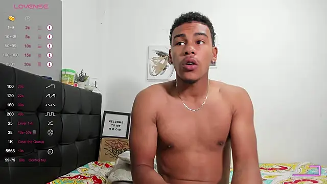 Snapshot of RoddyRich11 chatting on 12.04.25 RoddyRich11 online show from 12.04.25