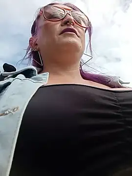 Snapshot of sophie_banger chatting on 07.16.26 sophie banger online show from 07.16.26