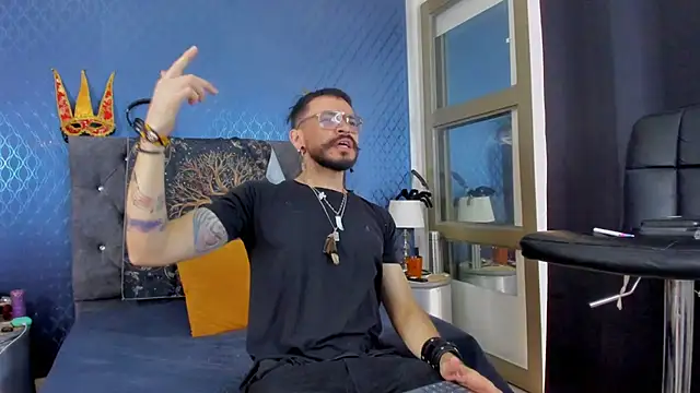 Snapshot of leondevereda chatting on 02.02.25 leondevereda online show from 02.02.25